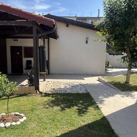 Small House Nea In City Center-With Free Parking 普拉 外观 照片